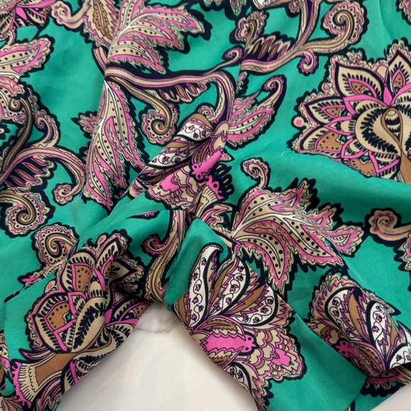 LOFT Women's High Wasted Green Paisley Floral Shorts Sz 2 EUC - Picture 4 of 9